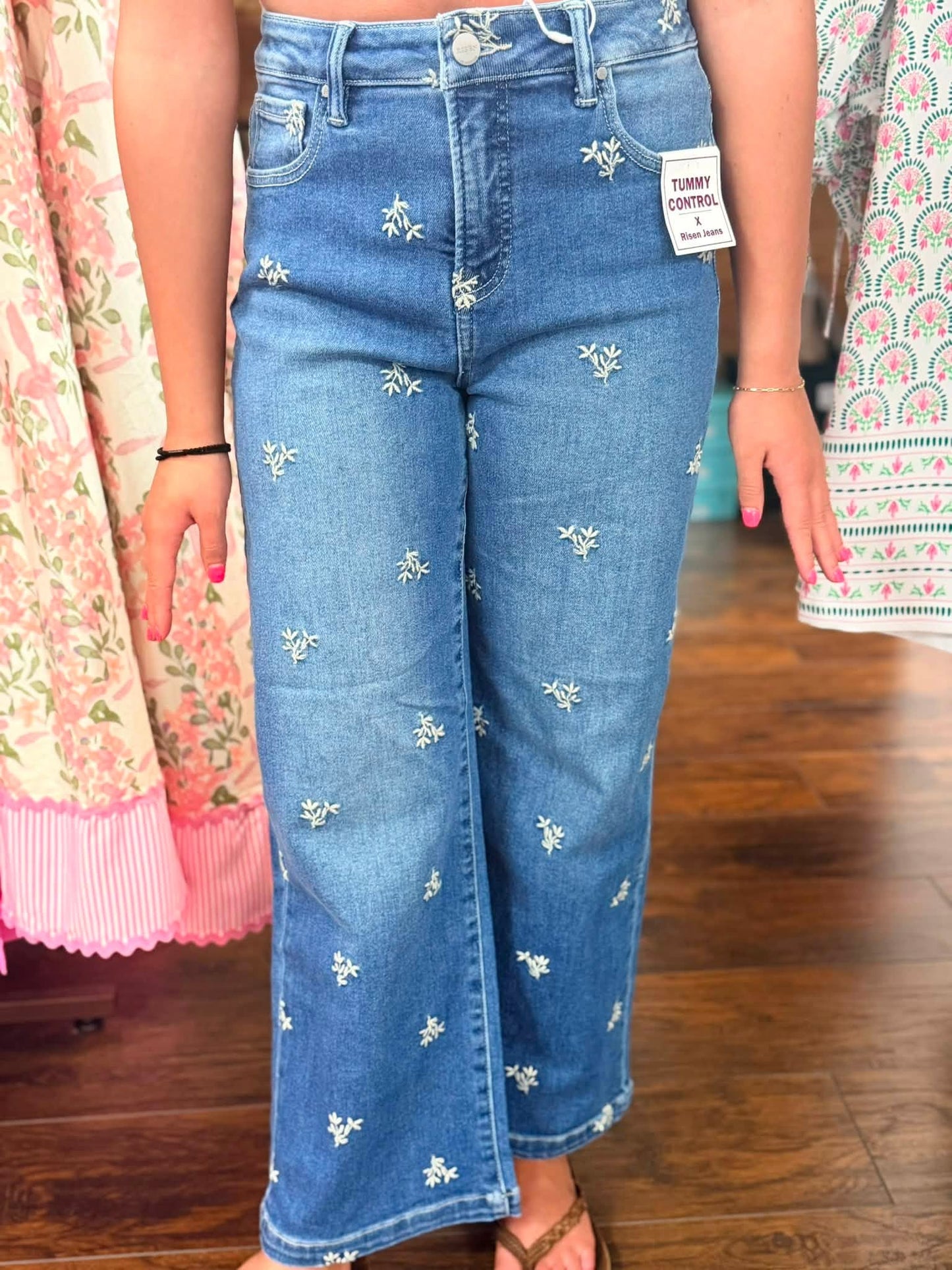 Risen Cropped Floral Embroidery Jeans