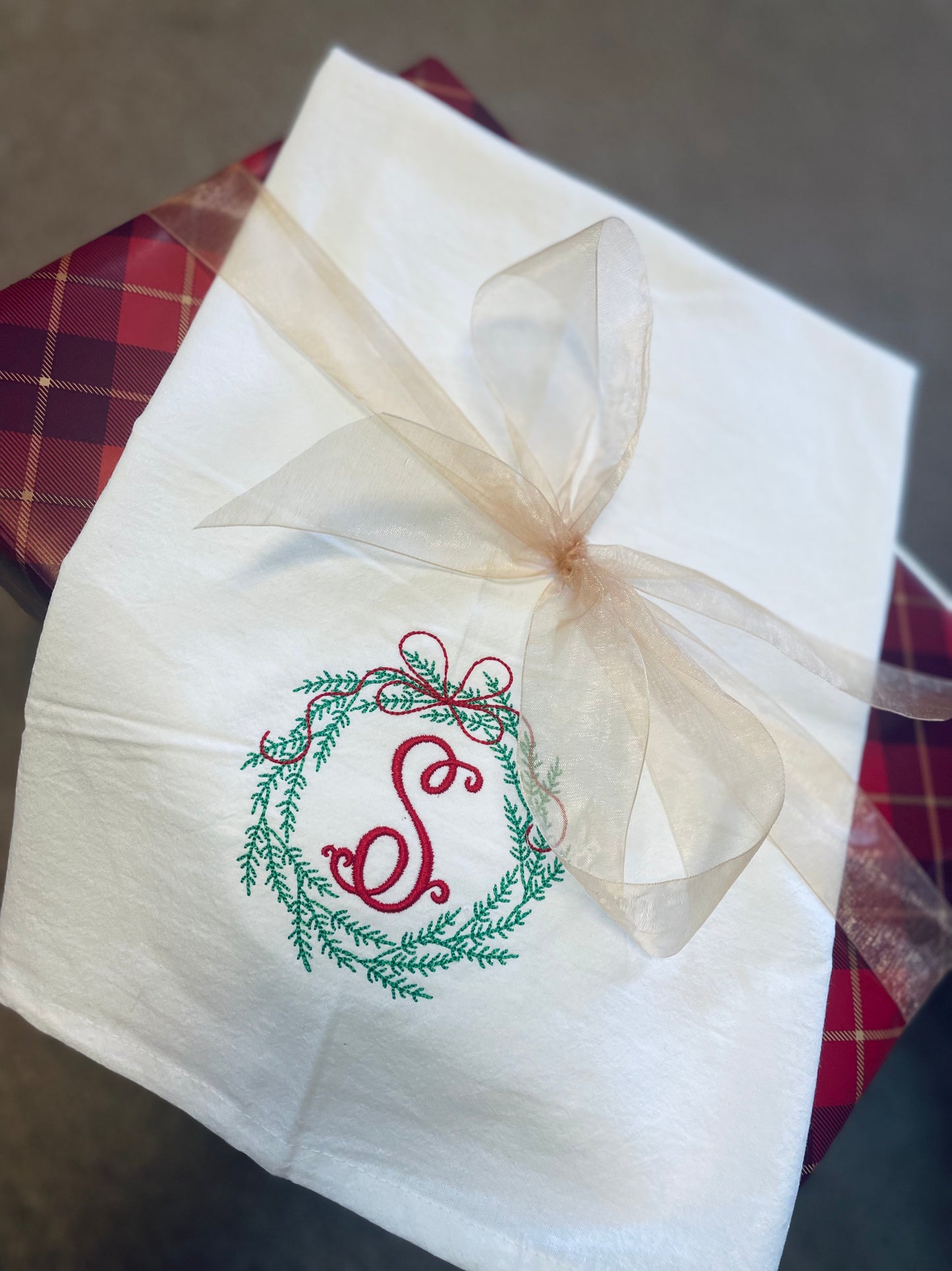 Personalized Wreath Handtowel