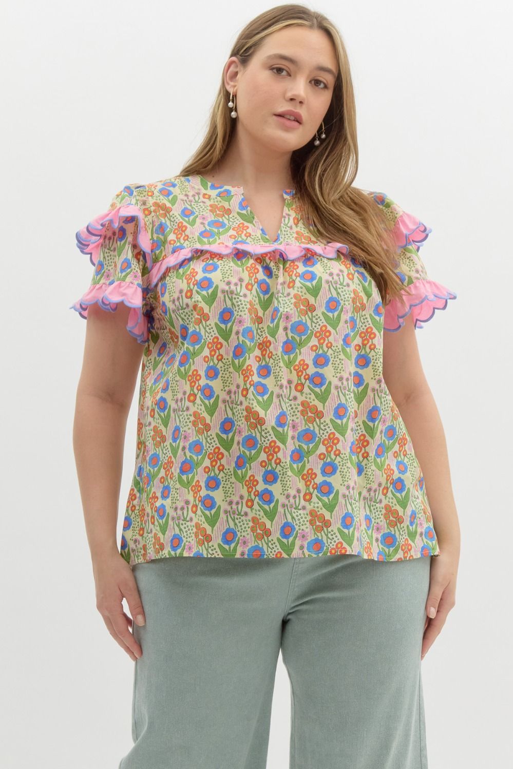 Entro Scallop Short Sleeve Floral Top